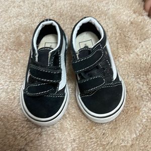 BLACK AND WHITE VANS TODDLER GIRL 5C
